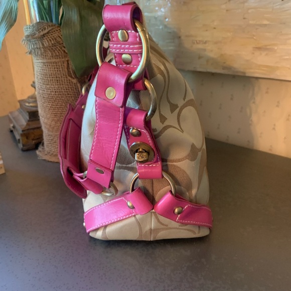 COACH SIGNATURE, Cloth handbag with Pink leather strap and trim. COACH EMBLEM. - Picture 8 of 10